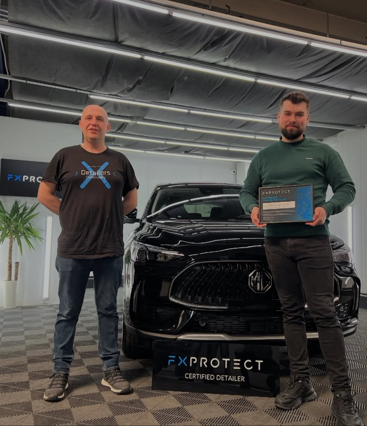 Zabezpieczenie lakieru przodu samochodu bezbarwną folią ochronną PPF - Pan Gąbka