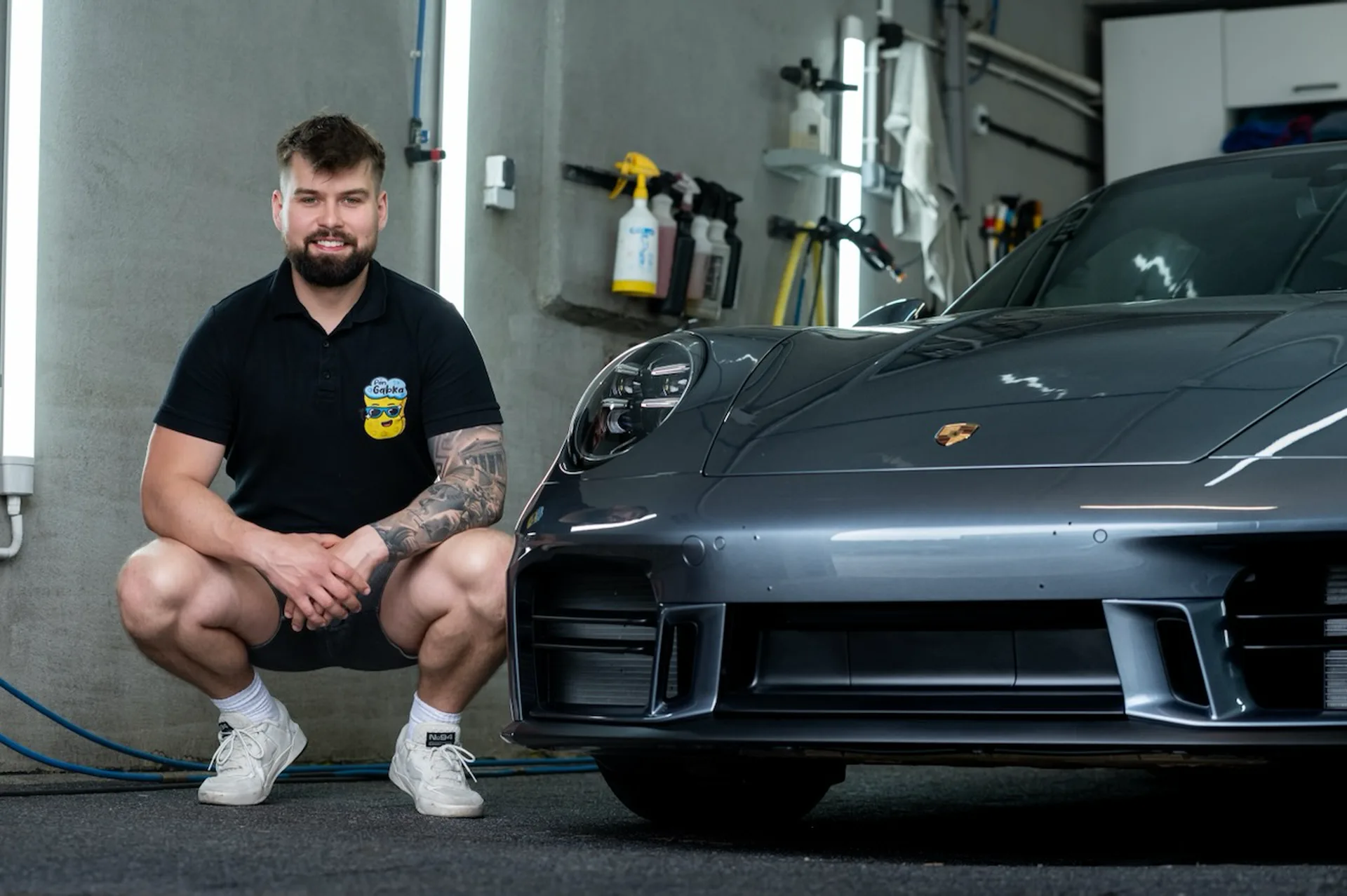 Luksusowe auto sportowe po korekcie lakieru i nałożeniu powłoki ceramicznej - Studio Pan Gąbka